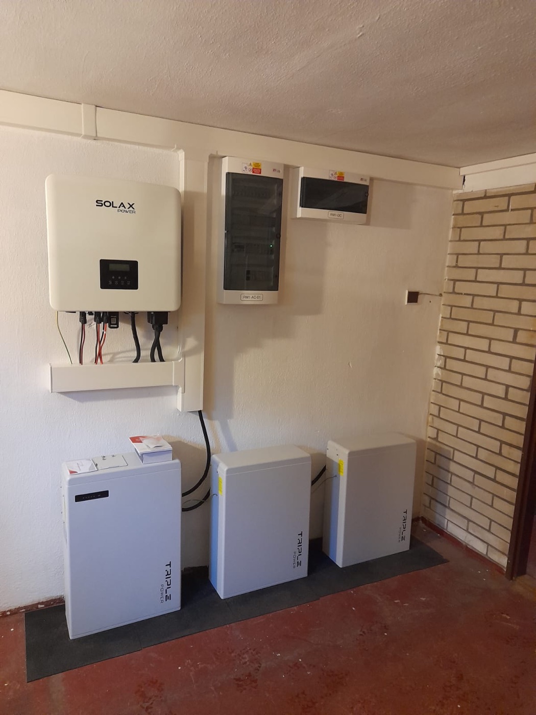 SOLAX střídač a Triple Power akumulátory